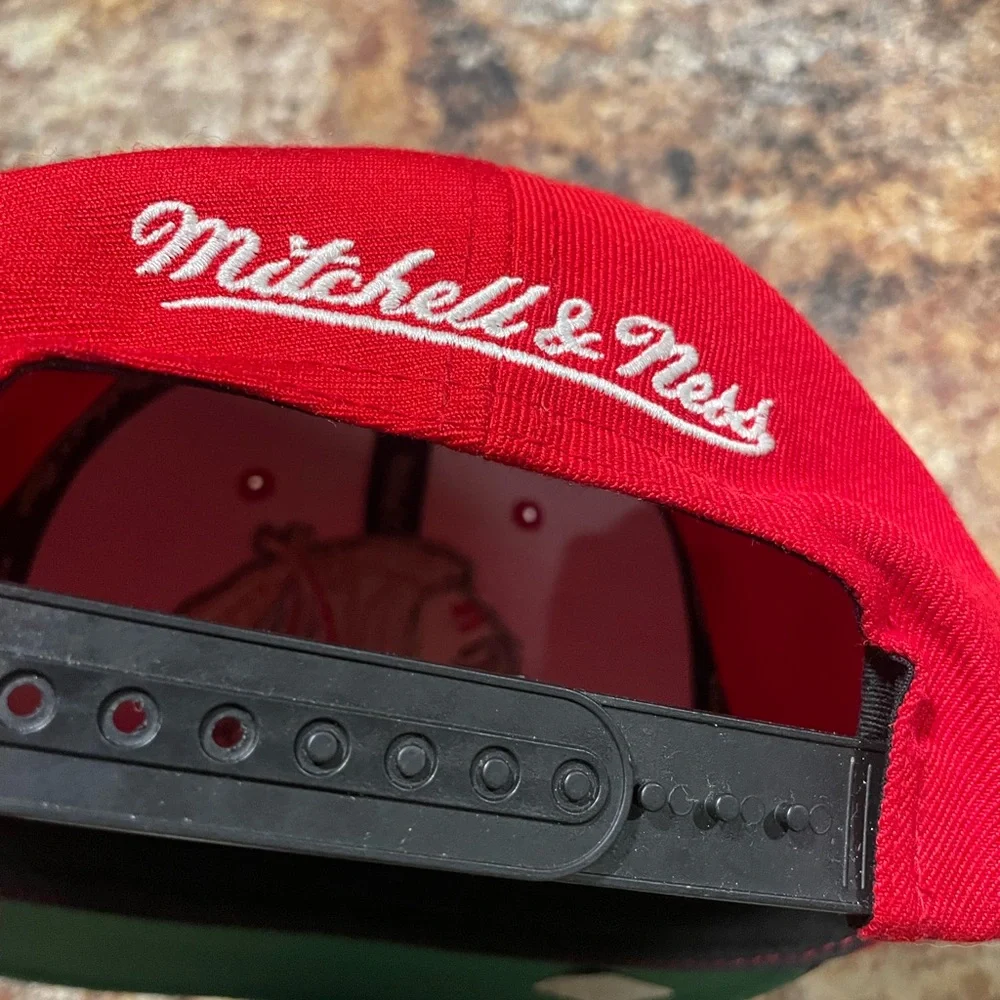 NHL Chicago Blackhawks Hat - Picture 6 of 8